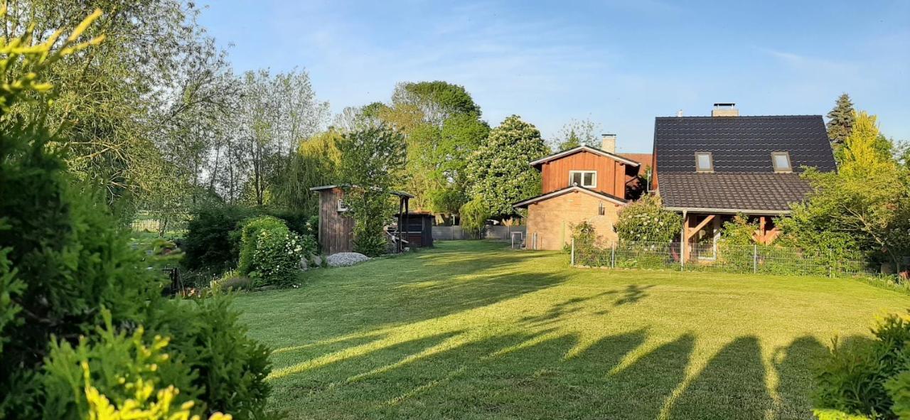 Ferienhaus Flotte Biene In Buggow Rubkow Exterior photo